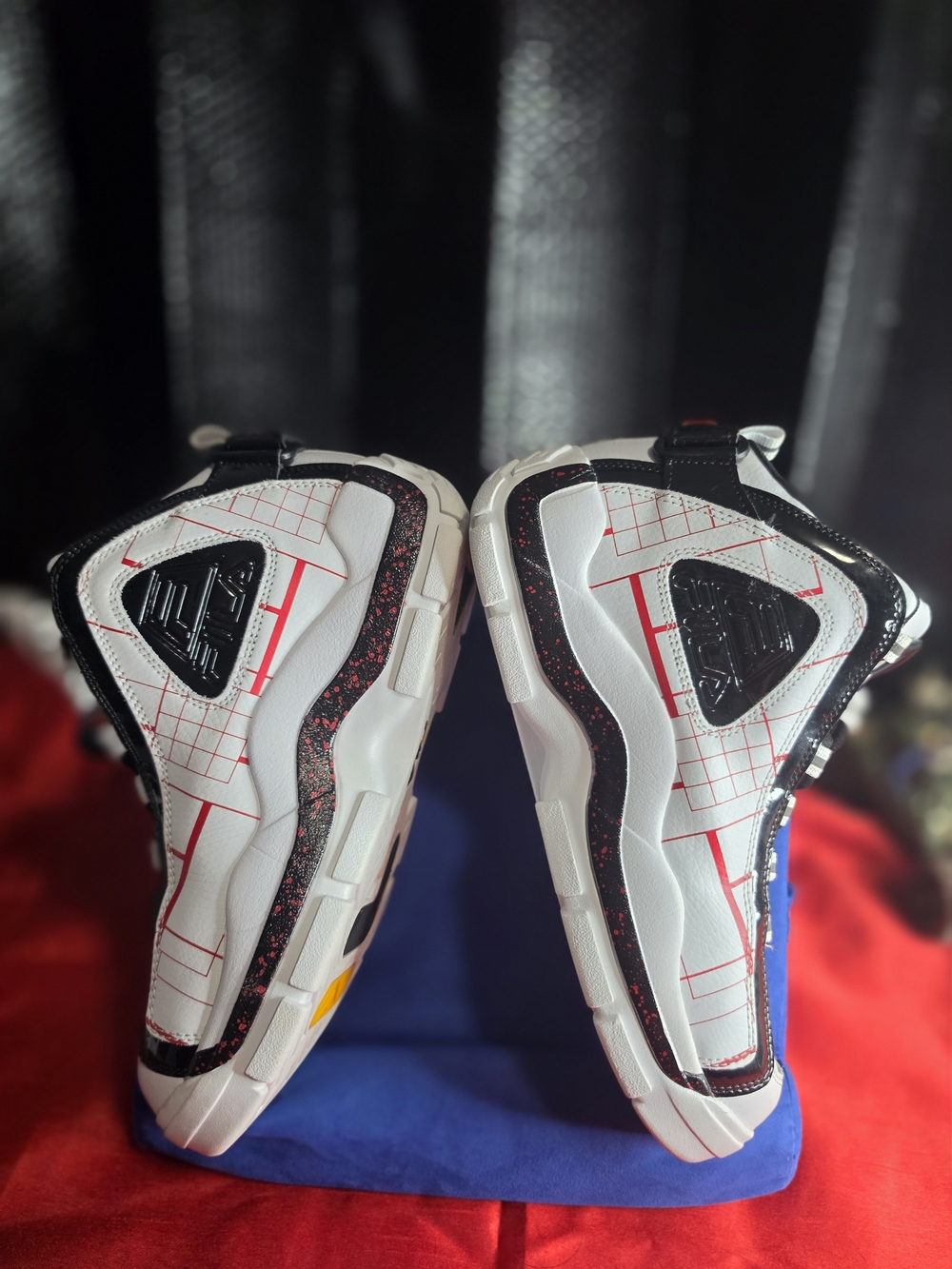 FILA White Red Black Grid Mid-Top Sneakers Grant Hill Retro - Picture 5 of 5